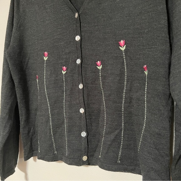 Pierre cardin grey cardigan with buttons flower embroidered size large - Picture 5 of 7